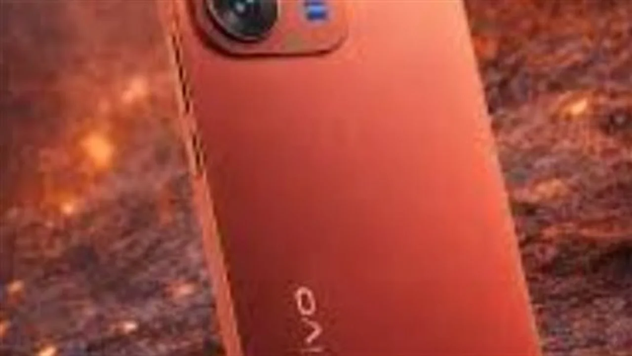 مزايا احترافية.. لماذا يتفوق هاتف Vivo V70 5G على المنافسين بصناعة المحتوى؟